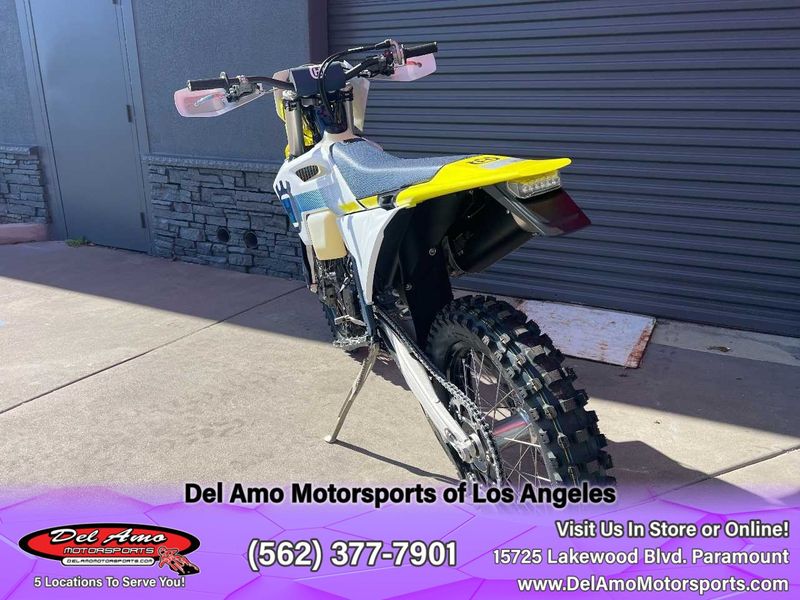 2024 HUSQVARNA FE 501W  in a WHITE exterior color. Del Amo Motorsports of Los Angeles (562) 262-9181 delamomotorsports.com 