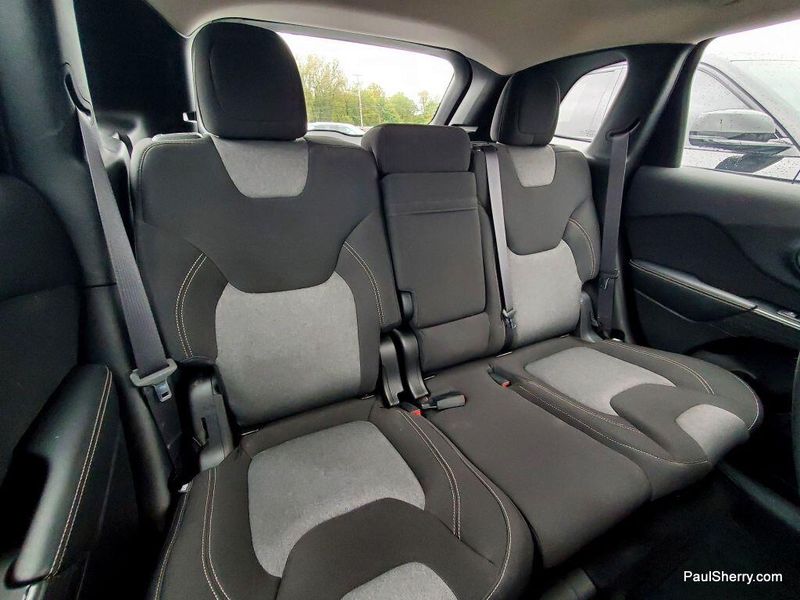 2014 Jeep Cherokee Sport photo 4