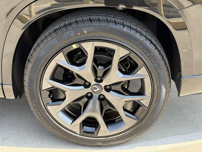 2025 LEXUS TX 500 500h F SPORT PremiumImage 16