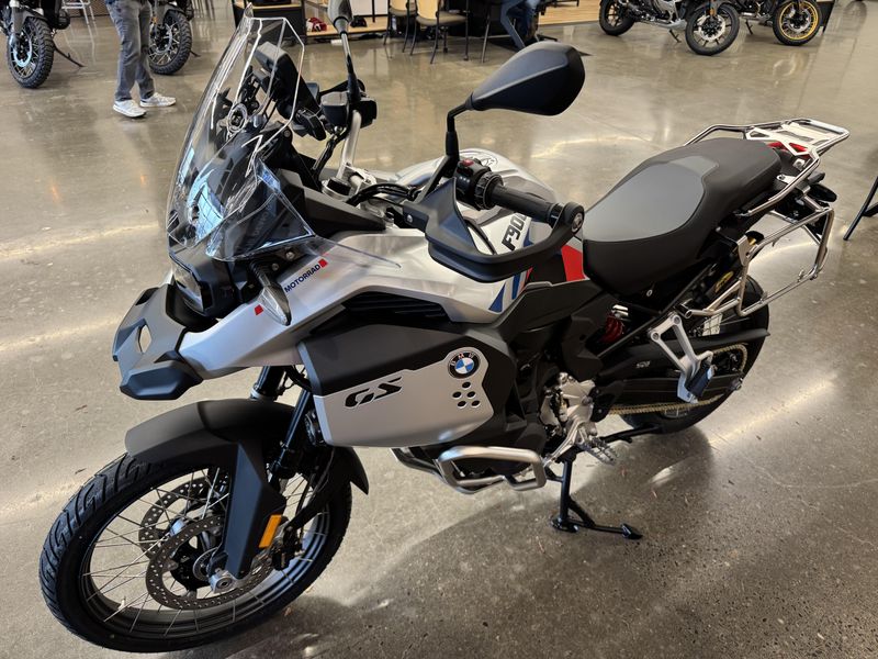 2025 BMW F 900 GS Adventure - WHITE ALUMINUM METALLIC MATTE 