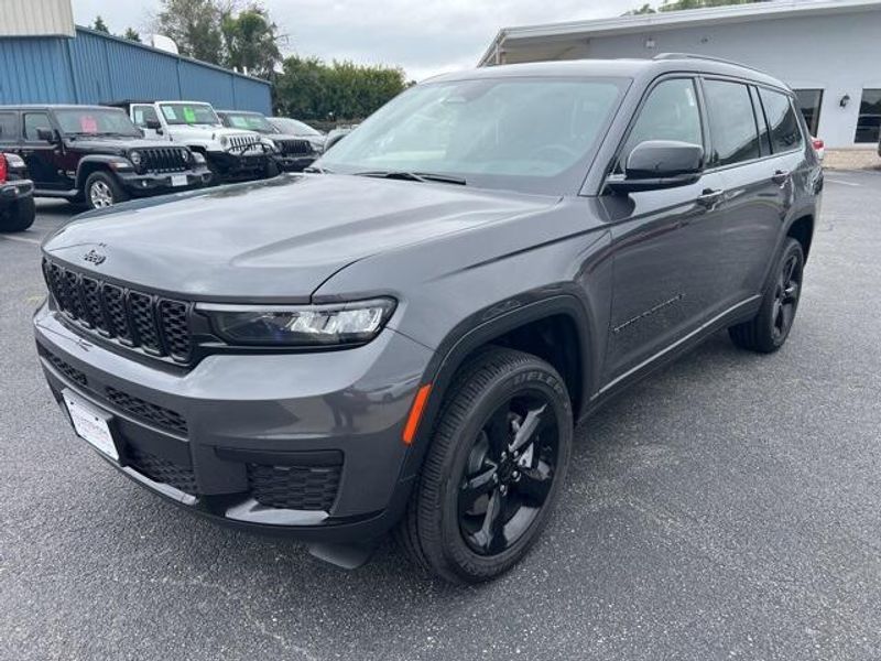 2024 Jeep Grand Cherokee L Altitude 4x4Image 3