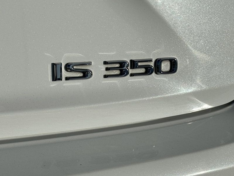 2017 Lexus IS 350Image 13