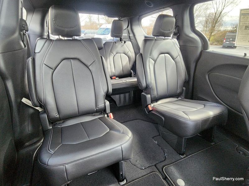 New 2026 Chrysler Voyager Lx