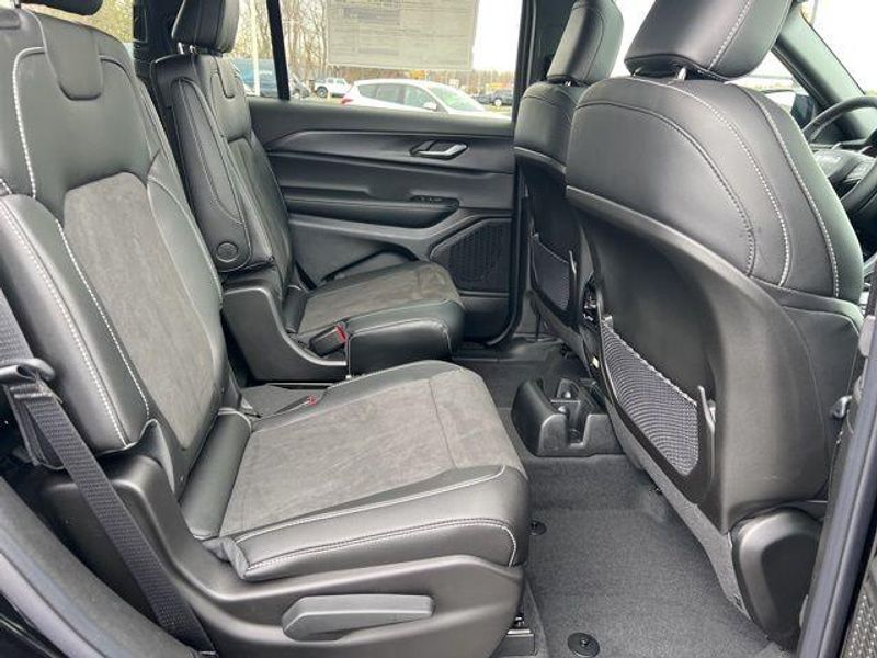 2025 Jeep Grand Cherokee L Altitude X 4x4