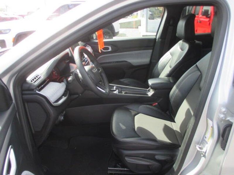 Used 2024 Jeep Compass LatitudeImage 16