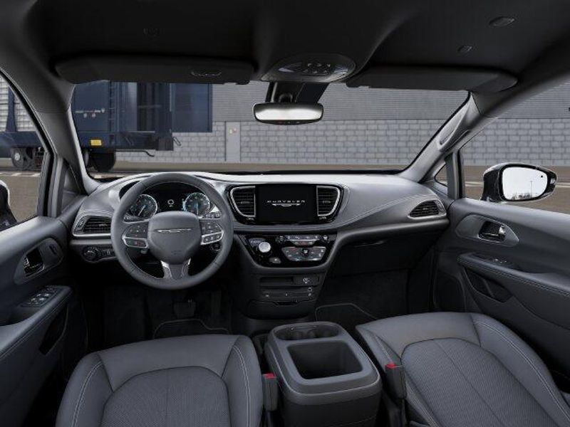New 2027 Chrysler Pacifica SelectImage 14