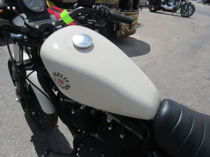 USED 2022 HARLEY SPORTSTER IRON 883 Image 12