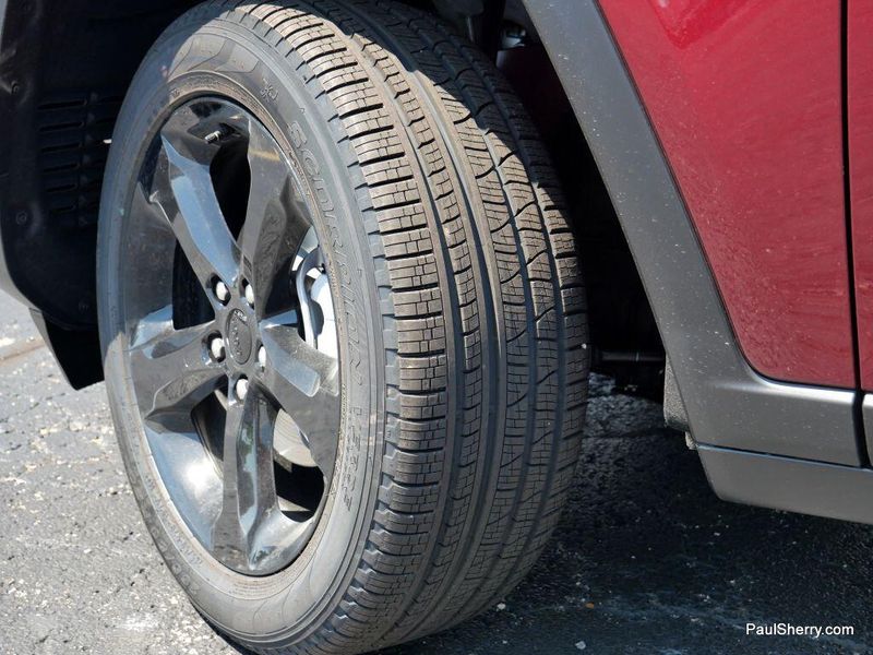 New 2025 Jeep Grand Cherokee Limited 4x4