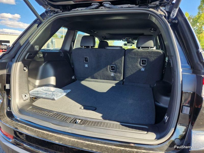 New 2025 Jeep Grand Cherokee Altitude X 4x4