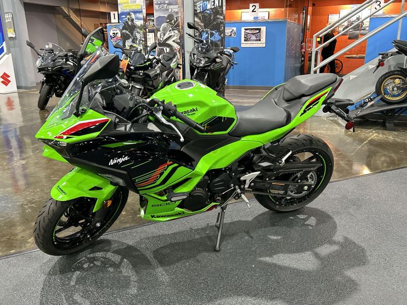 2024 Kawasaki NINJA 500 KRT EDITION SE ABS  in a LIME GREEN/EBONY exterior color. Del Amo Motorsports of Redondo Beach (424) 390-7811 delamomotorsports.com 