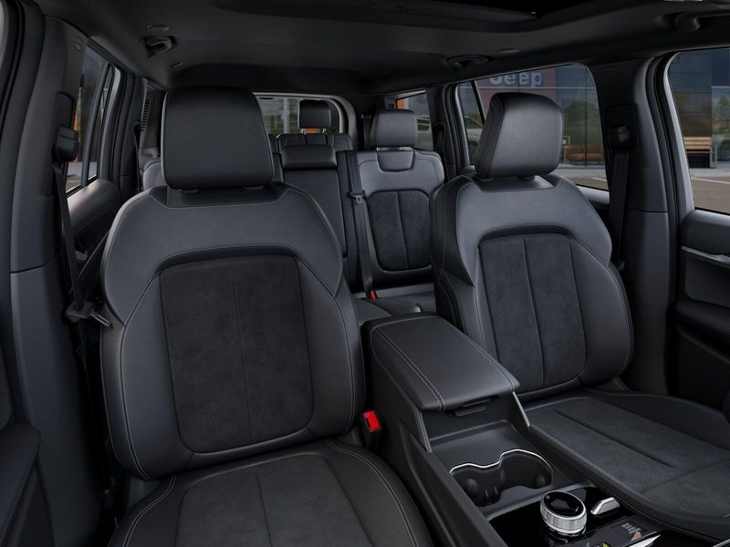 New 2026 Jeep Grand Cherokee L Laredo Altitude 4x4Image 42
