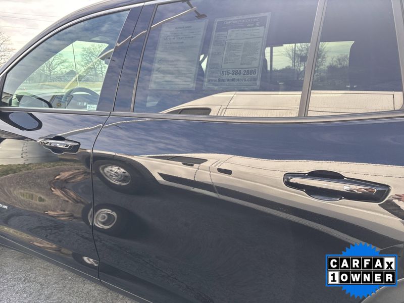 Used 2025 GMC Acadia FWD ElevationImage 14