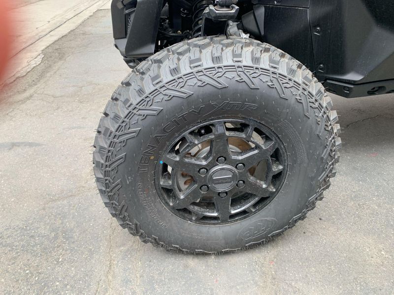 New 2025 Can-Am MAVERICK R MAX X 999T DCT Image 10