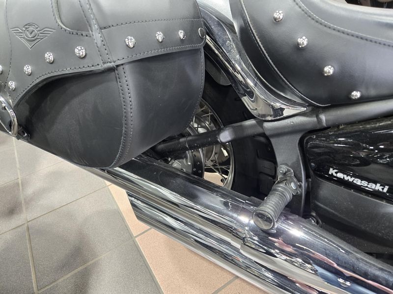 New 2025 Kawasaki VULCAN 900 CLASSIC LT METALLIC GRAPHITE GRAY AND METALLIC CARBON GRAY Image 21