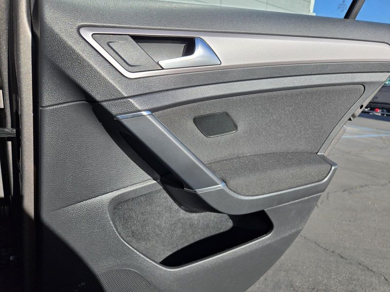 Used 2016 Volkswagen e-Golf 4dr HB SE