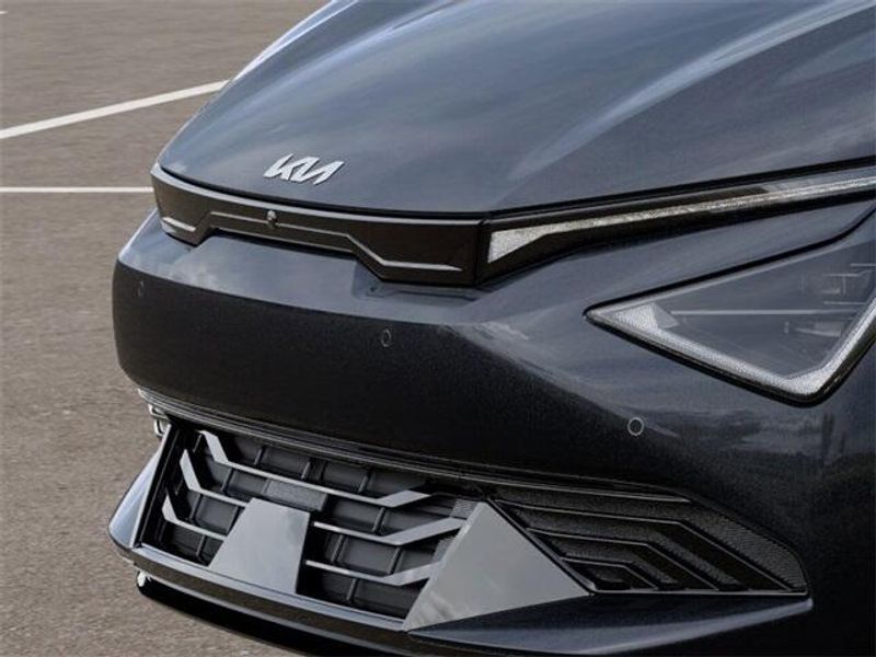 2025 Kia EV6 WindImage 12
