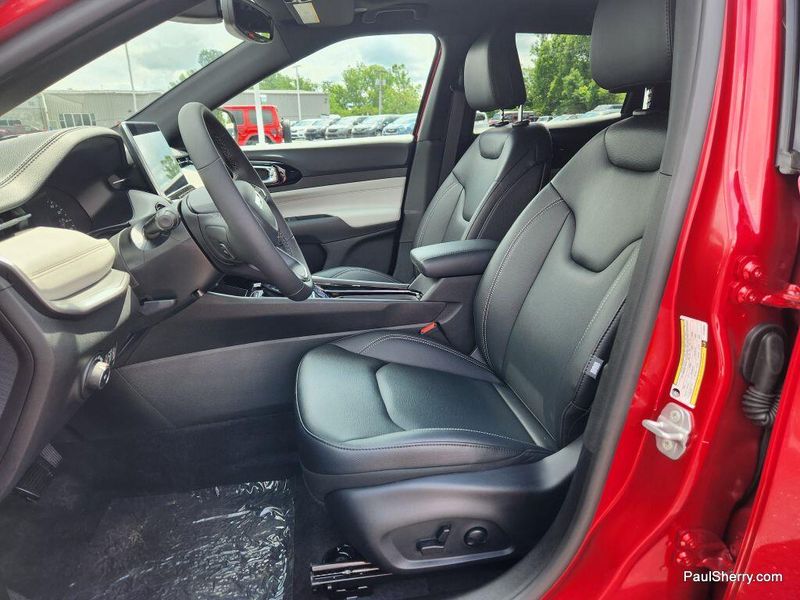 New 2025 Jeep Compass Limited 4x4Image 22