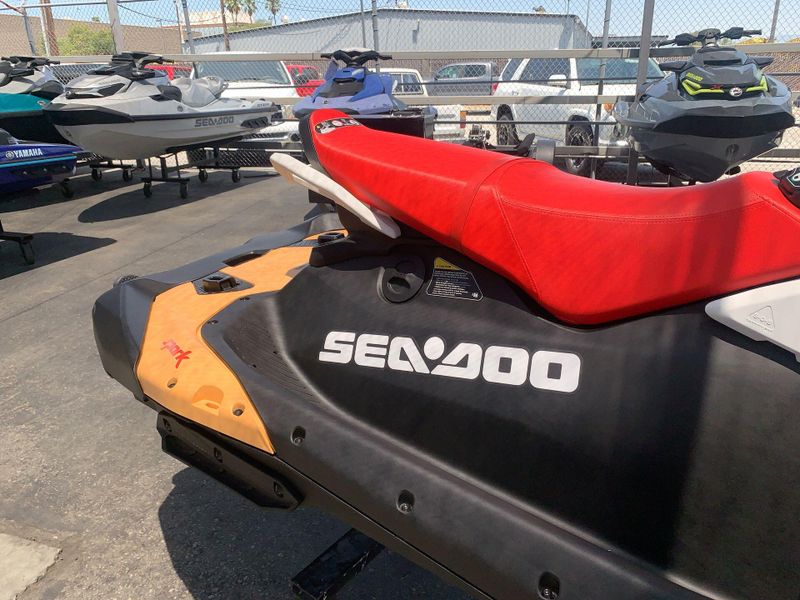 New 2024 Sea-Doo SPARK FOR 3 90 CONVENIENCE PACKAGE Image 11