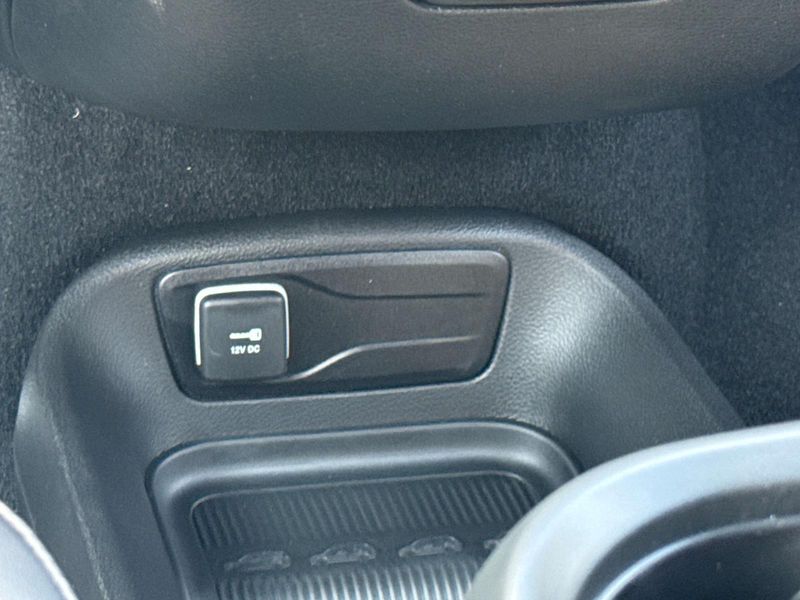 New 2027 Chrysler Pacifica Select Awd