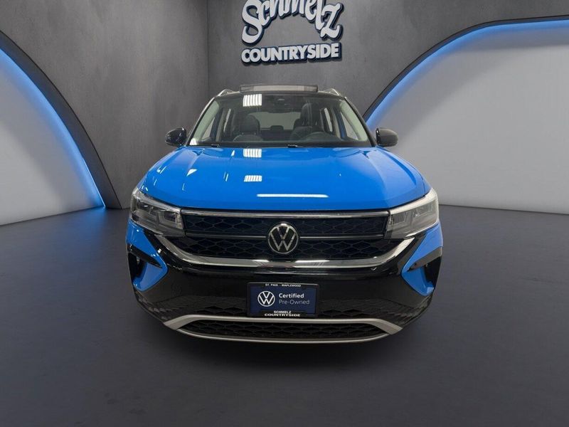 Used 2024 Volkswagen Taos SE w/SunroofImage 2