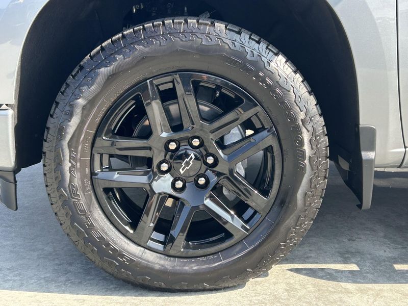 Used 2025 Chevrolet Silverado 1500 CustomImage 8