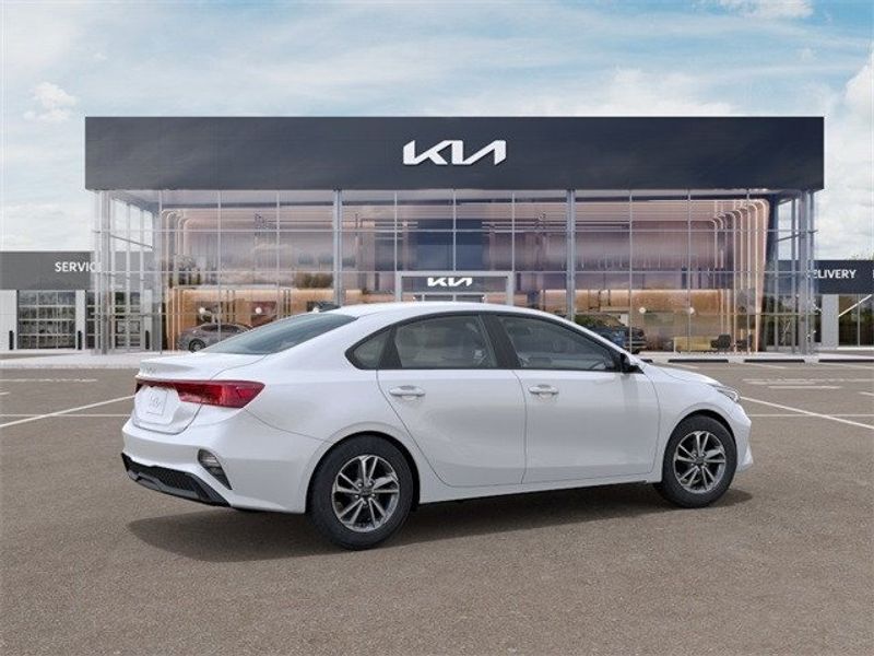 2024 Kia Forte LXSImage 6