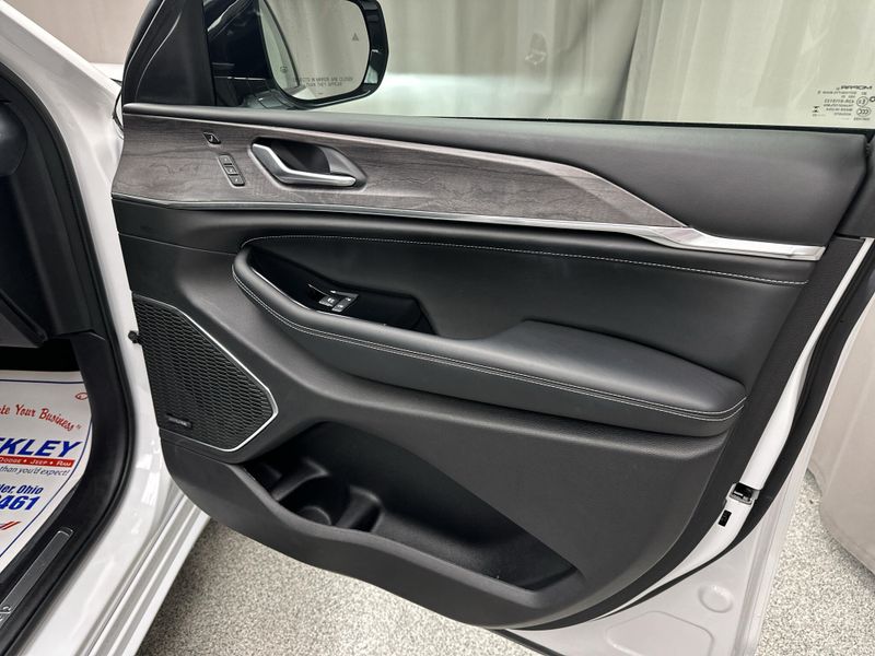 Used 2023 Jeep Grand Cherokee OverlandImage 25