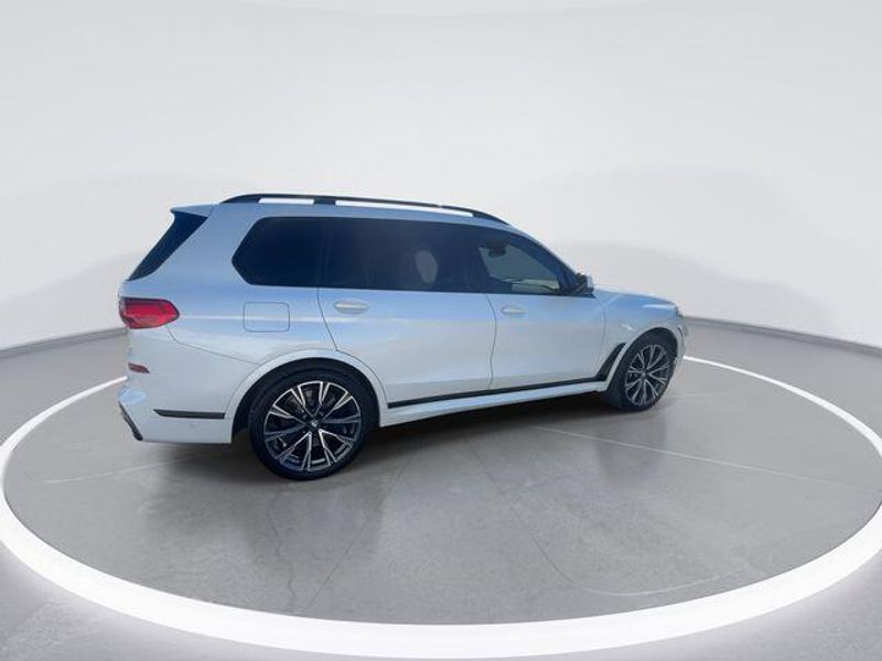 Used 2022 BMW X7 M50iImage 8