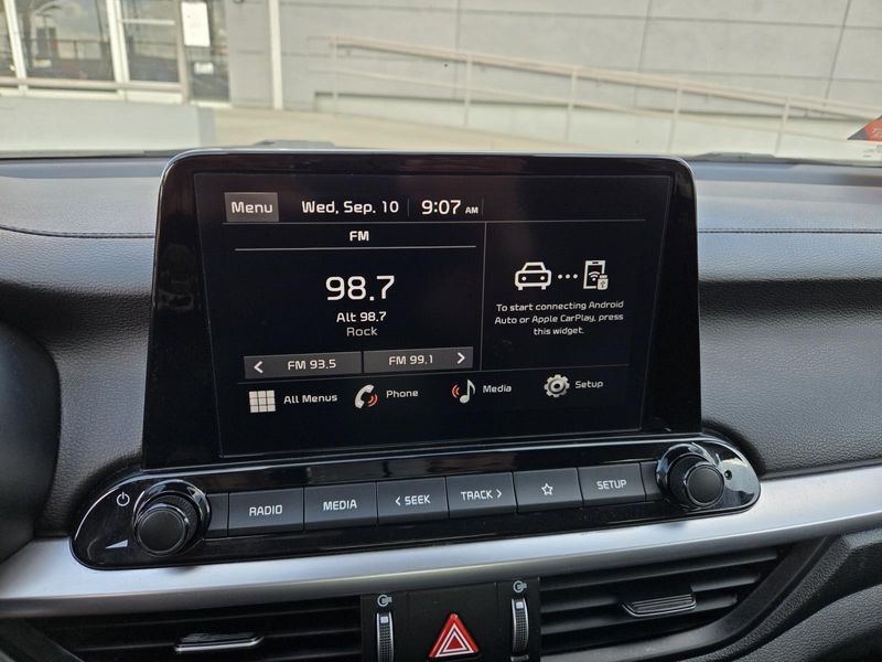 2022 Kia Forte LXS photo 9