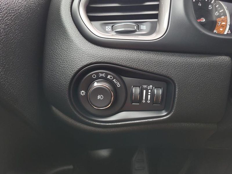 2023 Jeep Renegade LimitedImage 11