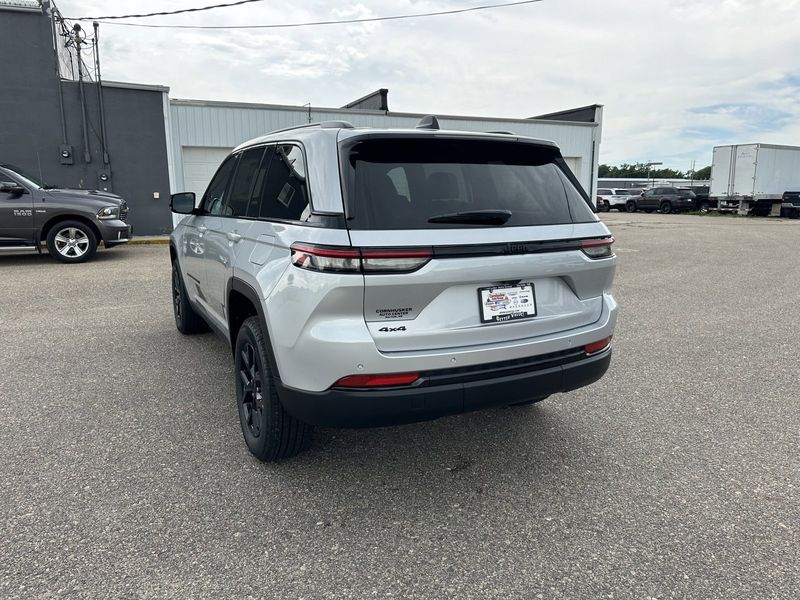 2024 Jeep Grand Cherokee Altitude X 4x4Image 6