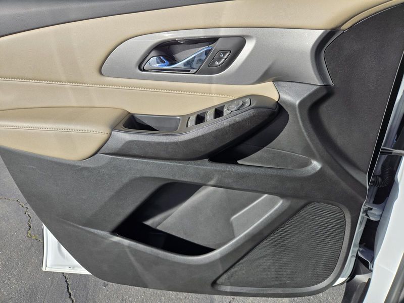 Used 2023 Chevrolet Traverse FWD 4dr LS w/1LS