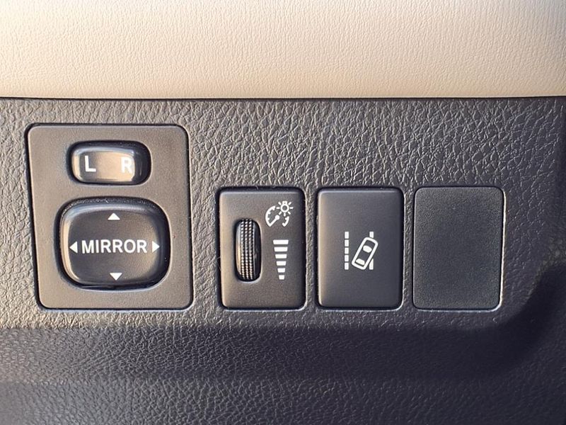 2016 Toyota RAV4 LimitedImage 17