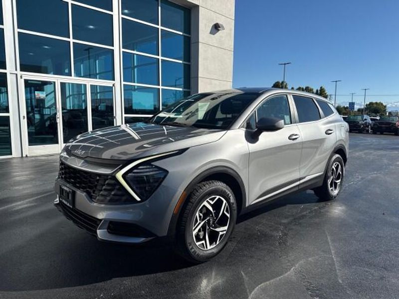 2024 Kia Sportage LX photo 3