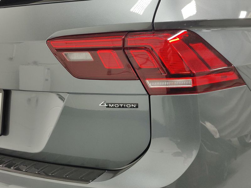 2024 Volkswagen Tiguan SE R-Line Black AWD w/SunroofImage 5