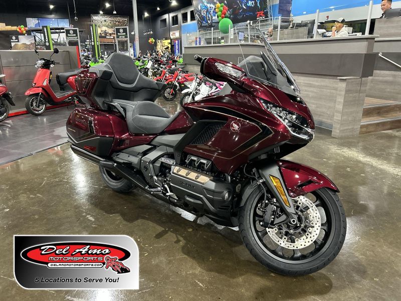 2025 Honda GOLDWING TOUR AIR BAG DCT  in a BORDEAUX RED METALLIC exterior color. Del Amo Motorsports of Redondo Beach (424) 390-7811 delamomotorsports.com 