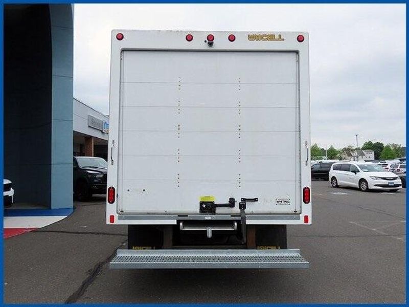 2025 Ford E-350 Cutaway BaseImage 4