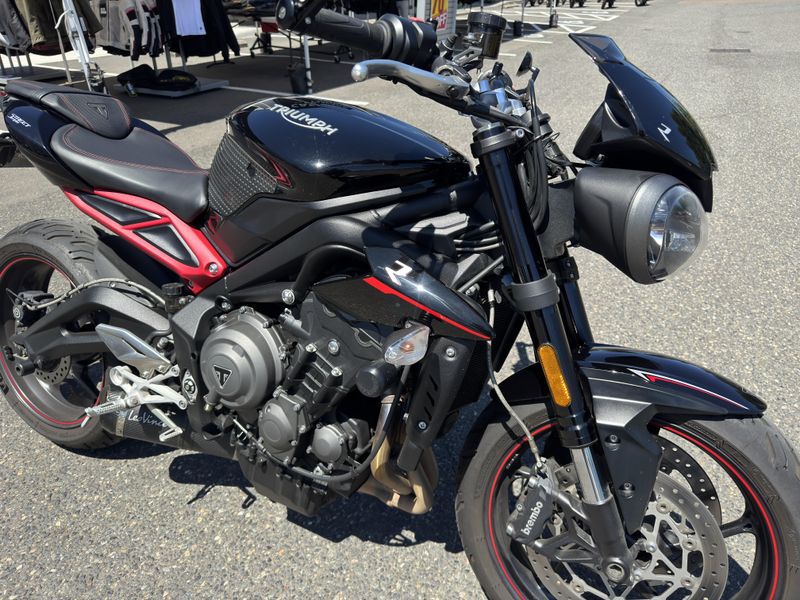 2019 Triumph Street Triple R LRH - JET BLACK 