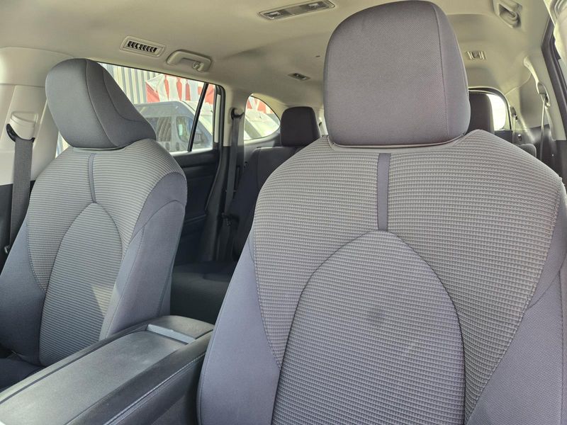 Used 2024 Toyota Highlander LE FWD (Natl)