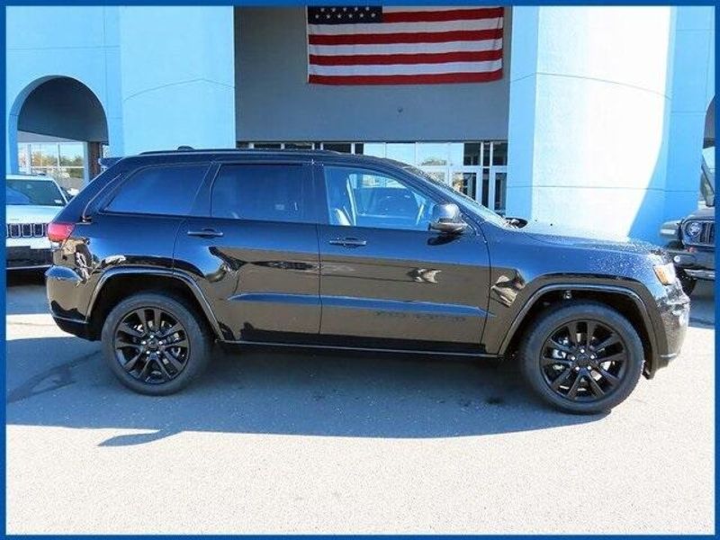 2018 Jeep Grand Cherokee AltitudeImage 2