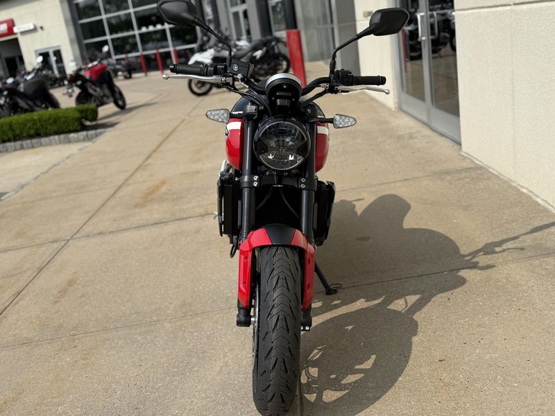 2025 Triumph TRIDENT 660Image 4