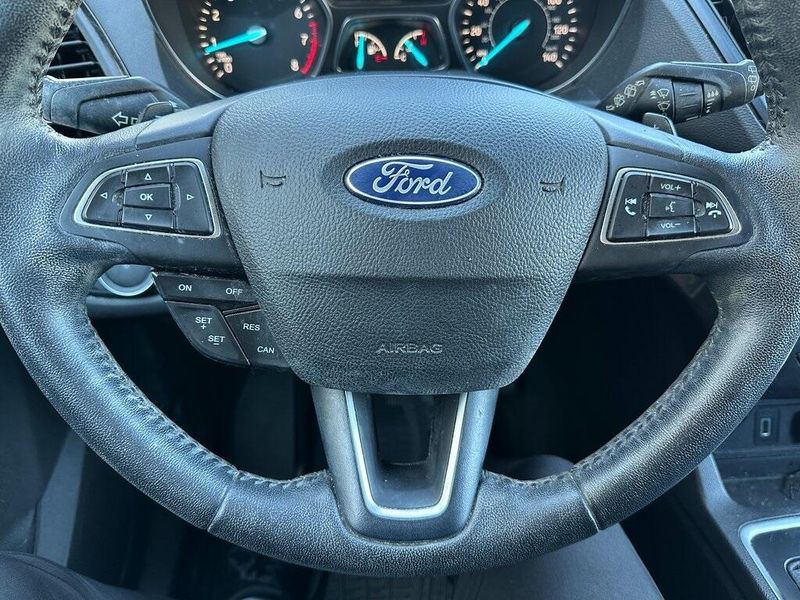 2017 Ford Escape Titanium photo 2