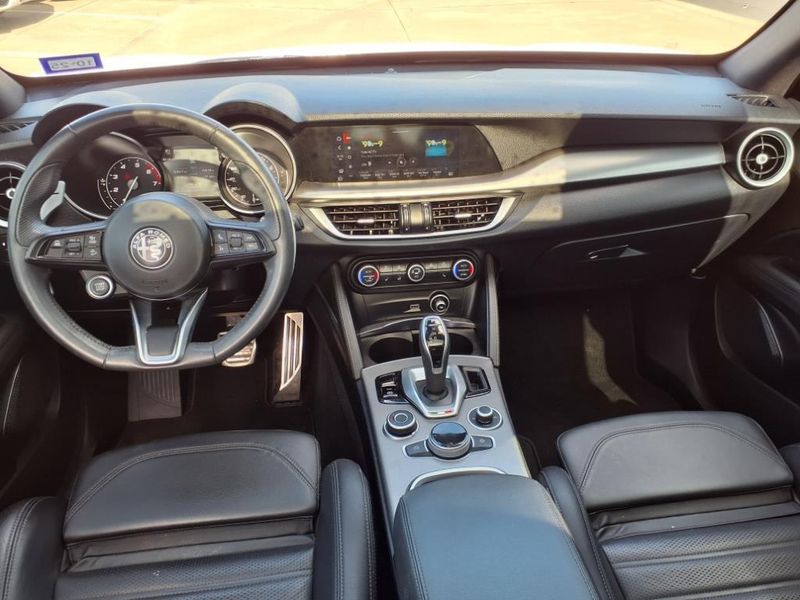 2022 Alfa Romeo Stelvio VeloceImage 4