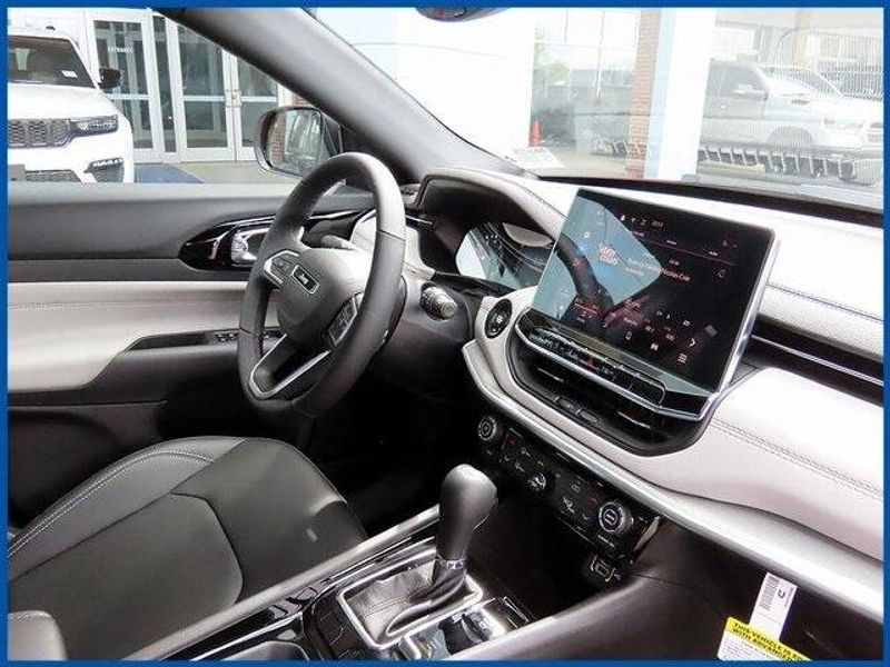 New 2025 Jeep Compass LimitedImage 9