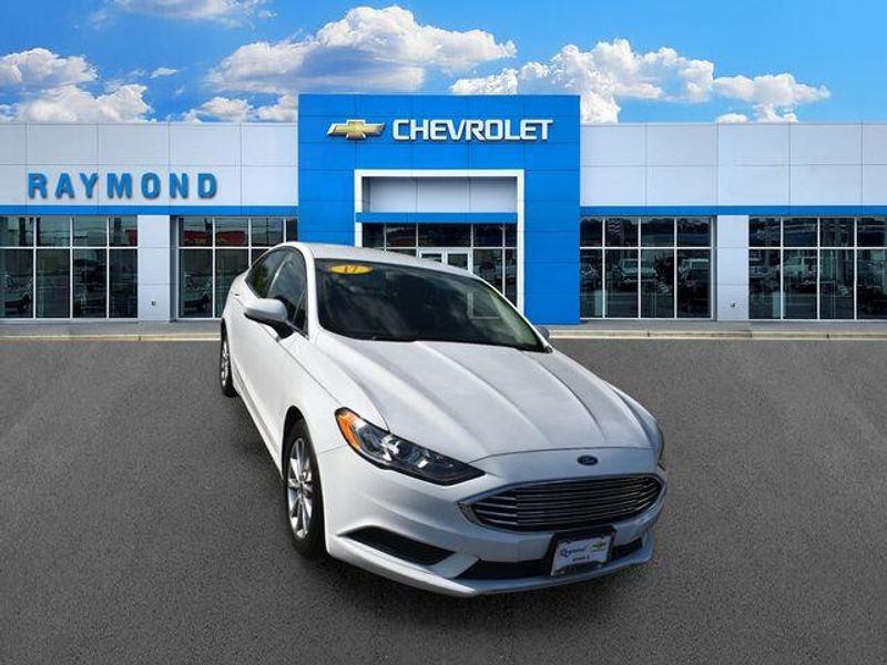 Used 2017 Ford Fusion SEImage 9