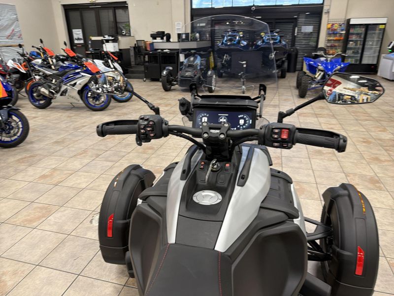 New 2025 Can-Am CANYON XT Image 23