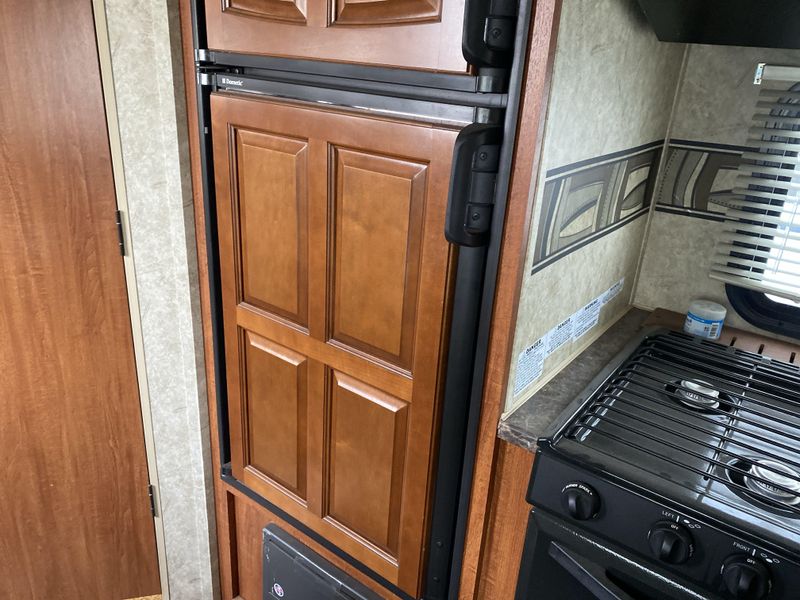 Used 2010 FOREST RIVER SURVEYOR SPORT 186 Image 12