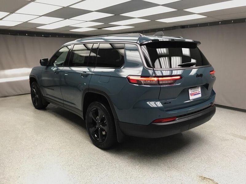 New 2026 Jeep Grand Cherokee L Limited 4x4Image 11