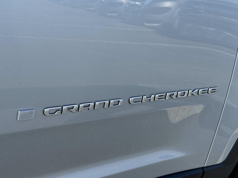 New 2026 Jeep Grand Cherokee L Laredo X 4x2