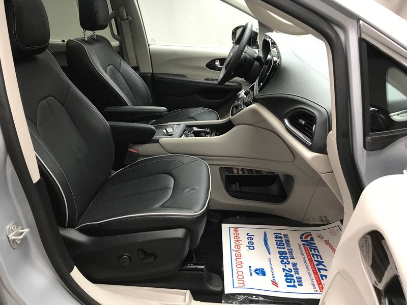 2023 Chrysler Pacifica LimitedImage 19